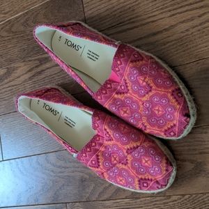 NWOT Toms Espadrille-Style Alpargata